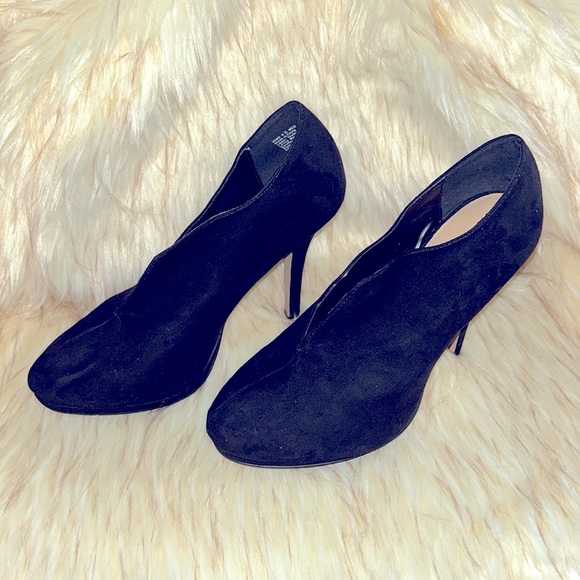 Apt.9 Black Suede Heels - Picture 2 of 3